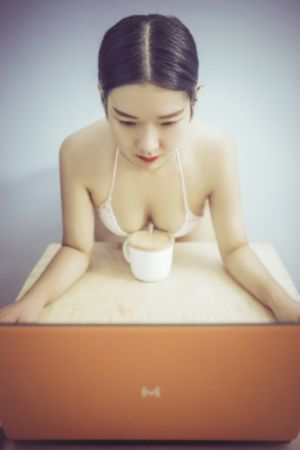 精品色哟哟_1080高清免费观看